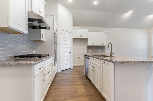 kitchen with sink, stainless steel appliances, dark hardwood / wood-style floors, an island with sink, and white cabinets