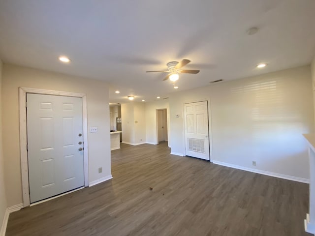 empty room featuring dark hardwood / wood-style floors and ceiling fan