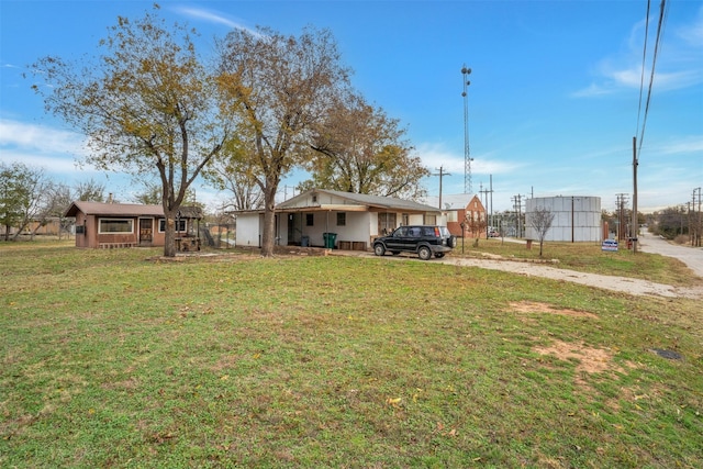 view of yard with a carport