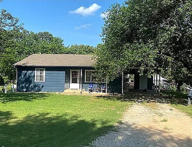 view of front of house featuring a porch and a front yard