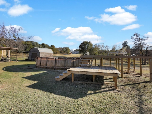 view of yard with a pool