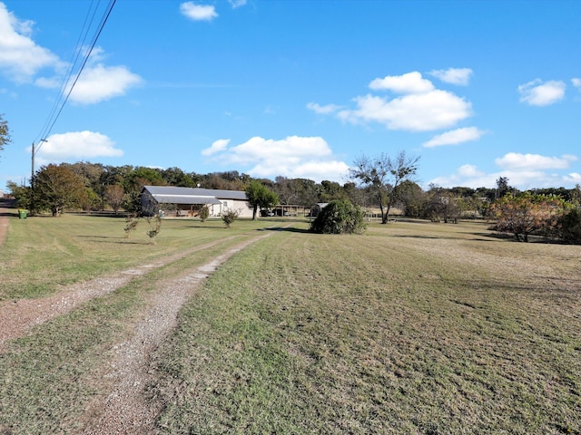 view of yard featuring a rural view