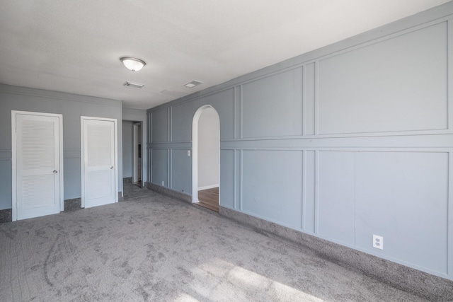 unfurnished bedroom featuring crown molding and carpet