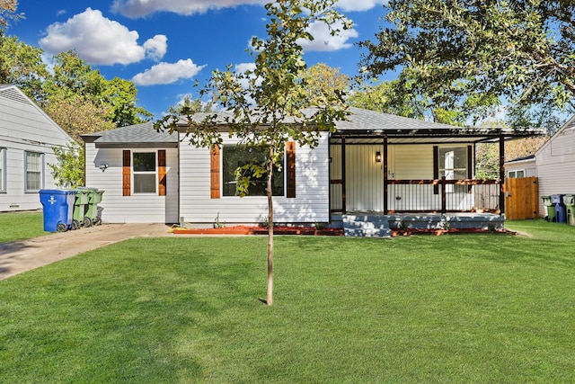 view of front of house with covered porch and a front yard