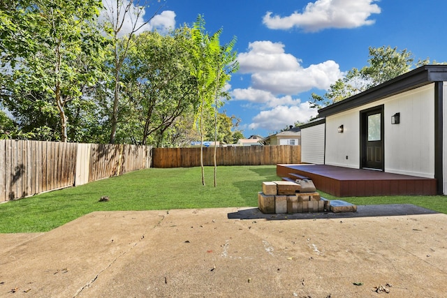 view of yard with a patio