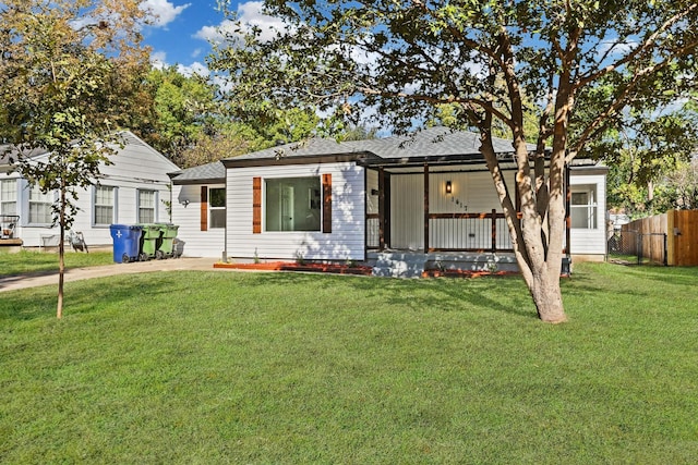 view of front of house with a front lawn