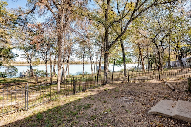 view of yard featuring a water view