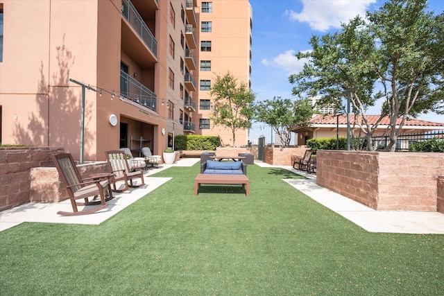 view of yard with an outdoor hangout area