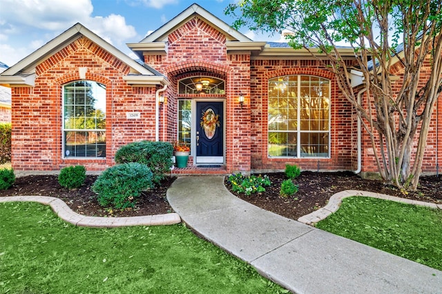 view of front of house featuring a front yard