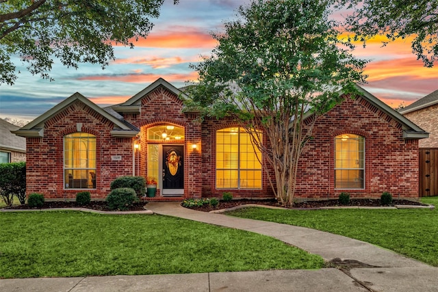 front facade featuring a yard