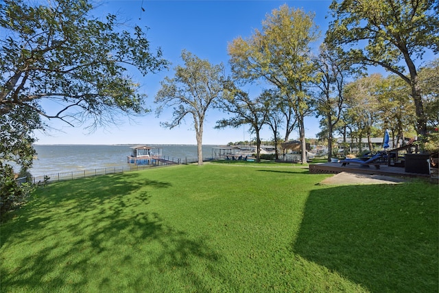 view of yard featuring a water view