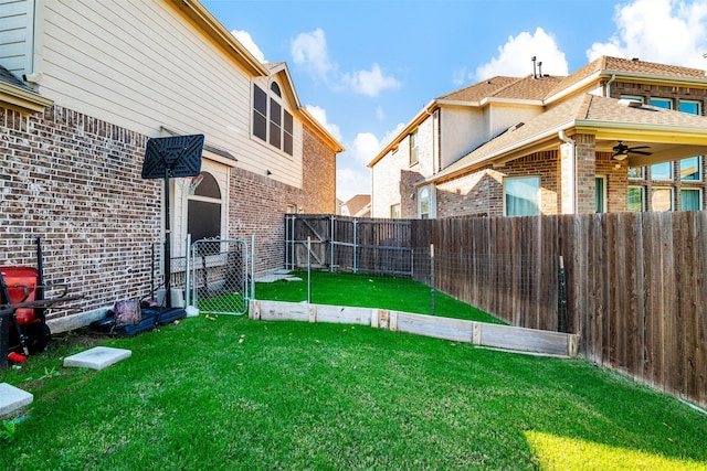 view of yard featuring ceiling fan