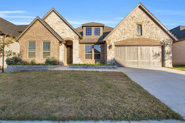 view of front of home featuring a front lawn and a garage