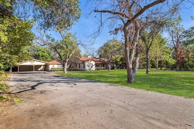 view of front of property featuring a front lawn and a garage