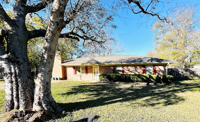 ranch-style home with a front yard