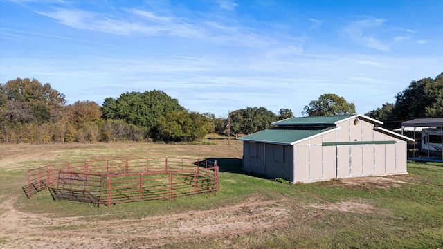 view of yard featuring a rural view and an outbuilding