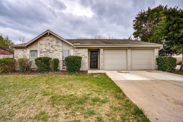 ranch-style house featuring a garage and a front lawn