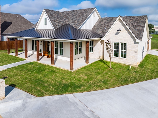 view of front of home featuring a patio and a front lawn