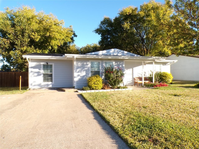 ranch-style home featuring a front yard