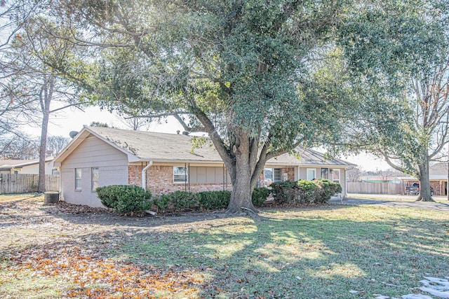 view of front of home with a front lawn