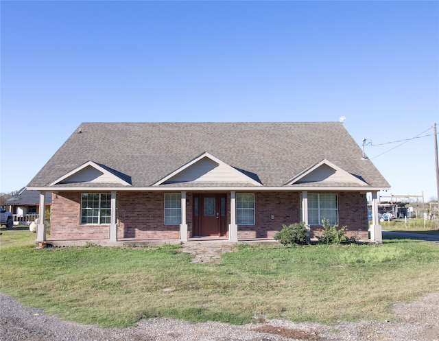 view of front facade with a front lawn