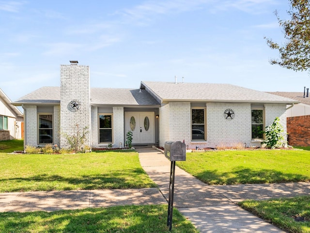 ranch-style house featuring a front yard