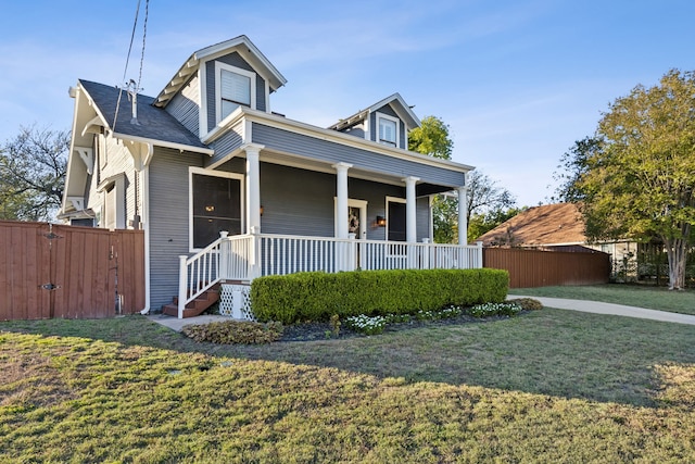 view of front facade featuring a porch and a front yard