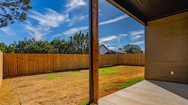 view of yard with a patio area