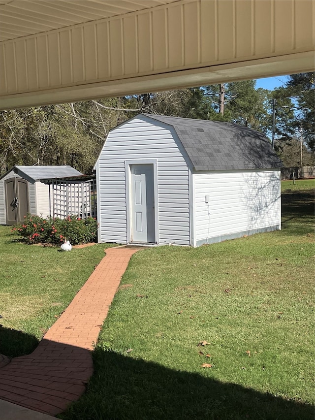 view of outdoor structure with a yard