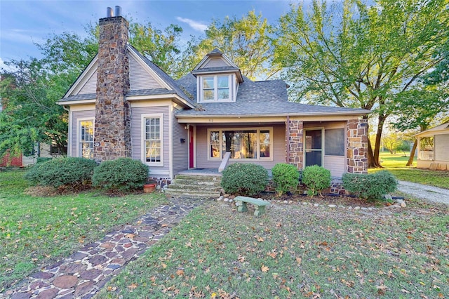 view of front of property with a front lawn