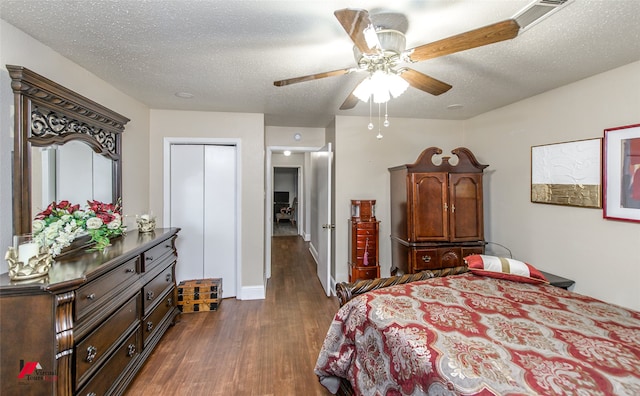 bedroom featuring a textured ceiling, ceiling fan, dark wood-type flooring, and a closet