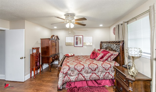 bedroom featuring a textured ceiling, hardwood / wood-style flooring, and ceiling fan