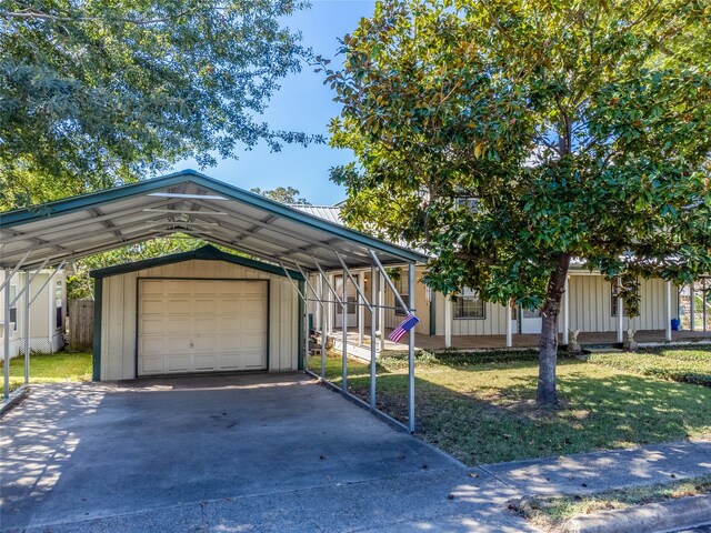 view of front of property with a carport, an outbuilding, and a front yard