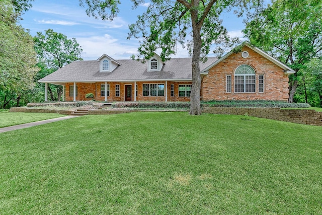 view of front facade featuring covered porch and a front yard