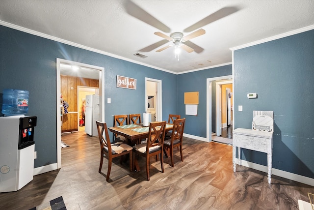 dining room featuring crown molding, hardwood / wood-style floors, and ceiling fan