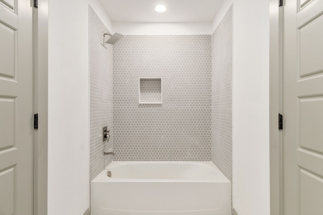 full bath with bathtub / shower combination