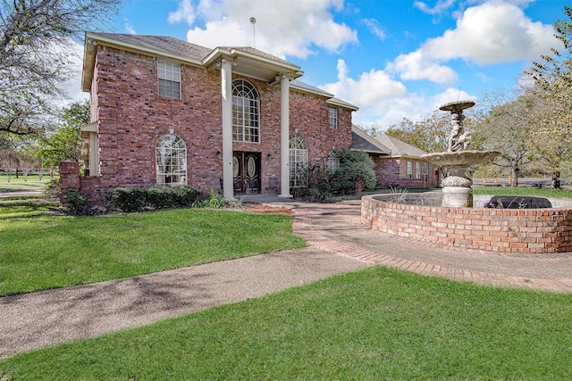 view of front of home featuring a front yard