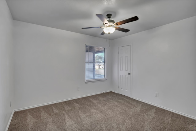 carpeted empty room featuring ceiling fan