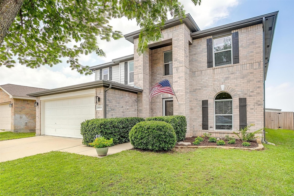 view of front of home featuring a front lawn