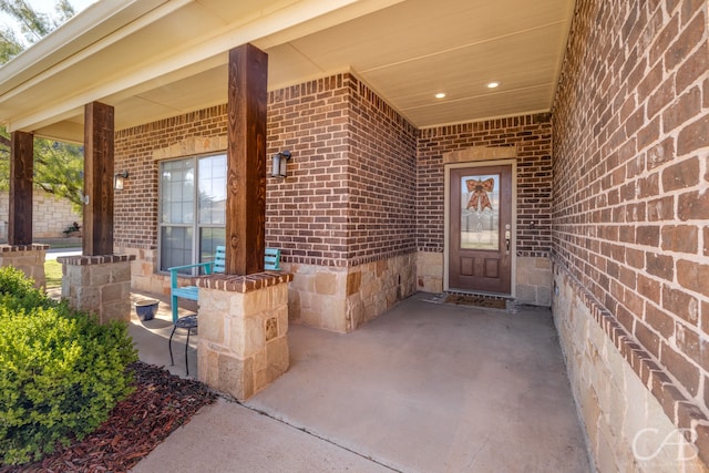 property entrance featuring a porch