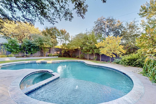 view of pool featuring an in ground hot tub