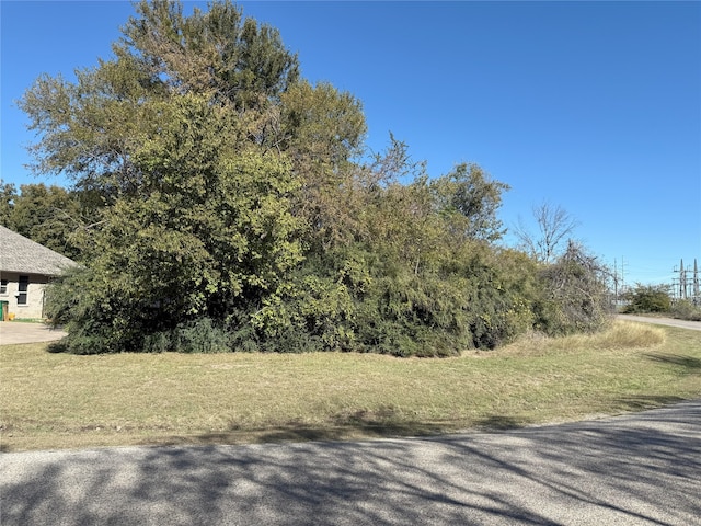 Listing photo 3 for 1900 Rockview Dr, Granbury TX 76049