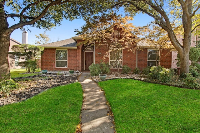 view of front of house featuring a front yard