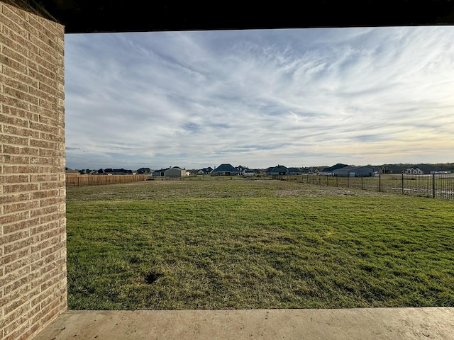 view of yard featuring a rural view