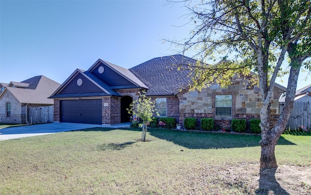 view of front of home featuring a garage and a front yard