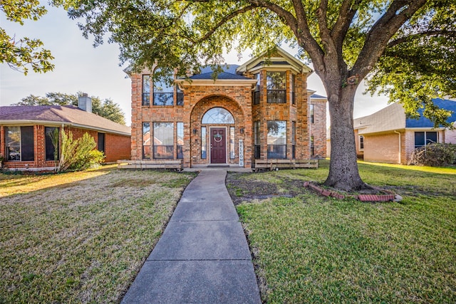 view of front of home with a front lawn