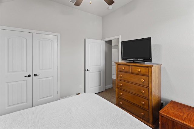 bedroom with hardwood / wood-style flooring, ceiling fan, and a closet