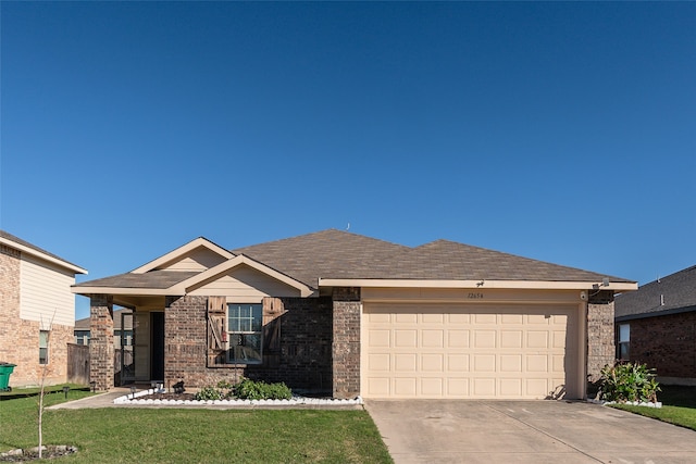 view of front facade featuring a front yard and a garage