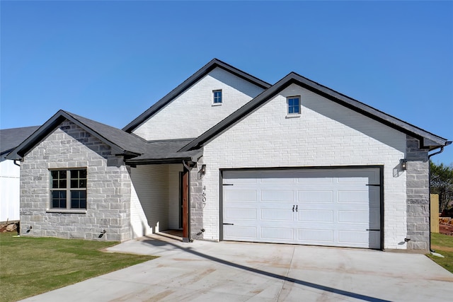 view of front facade featuring a garage