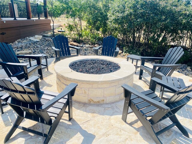 view of patio featuring an outdoor fire pit